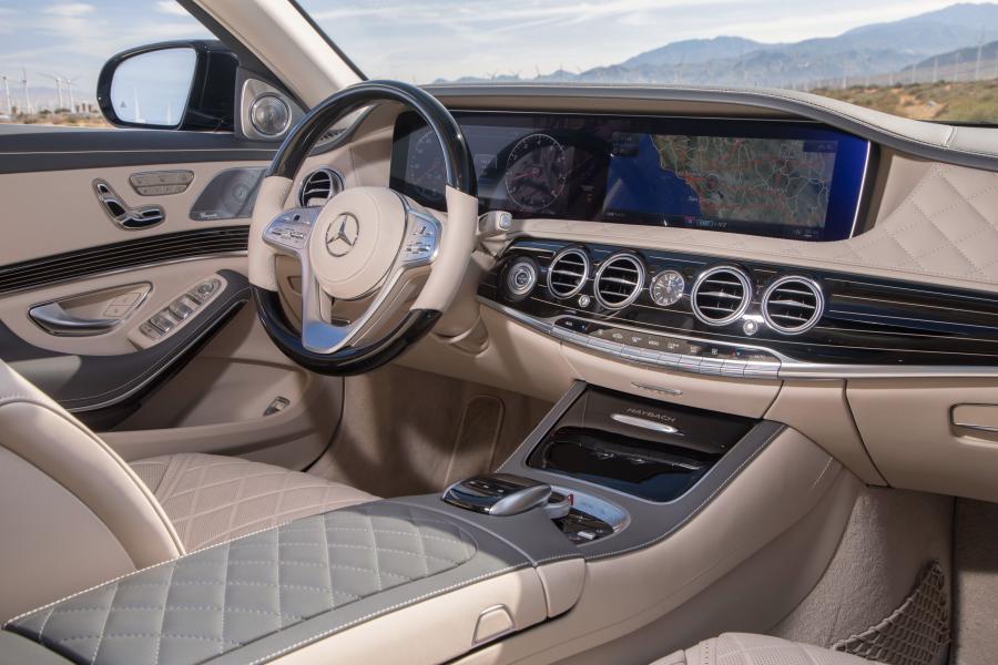Интерьер Mercedes-Maybach S650 (X222) 2017 года  (NA) (фото 4 из 40)